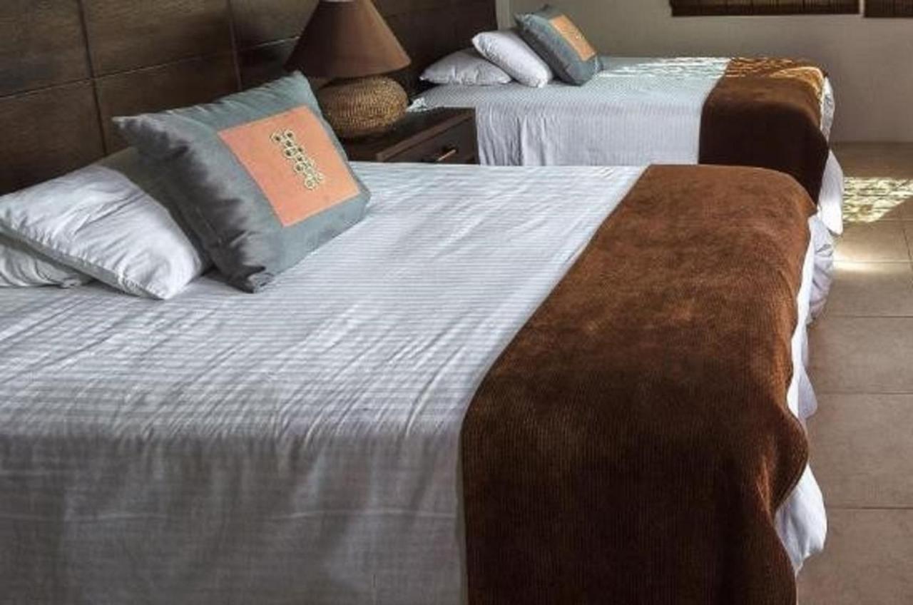 Iguana Crossing Boutique Hotel Puerto Villamil Extérieur photo