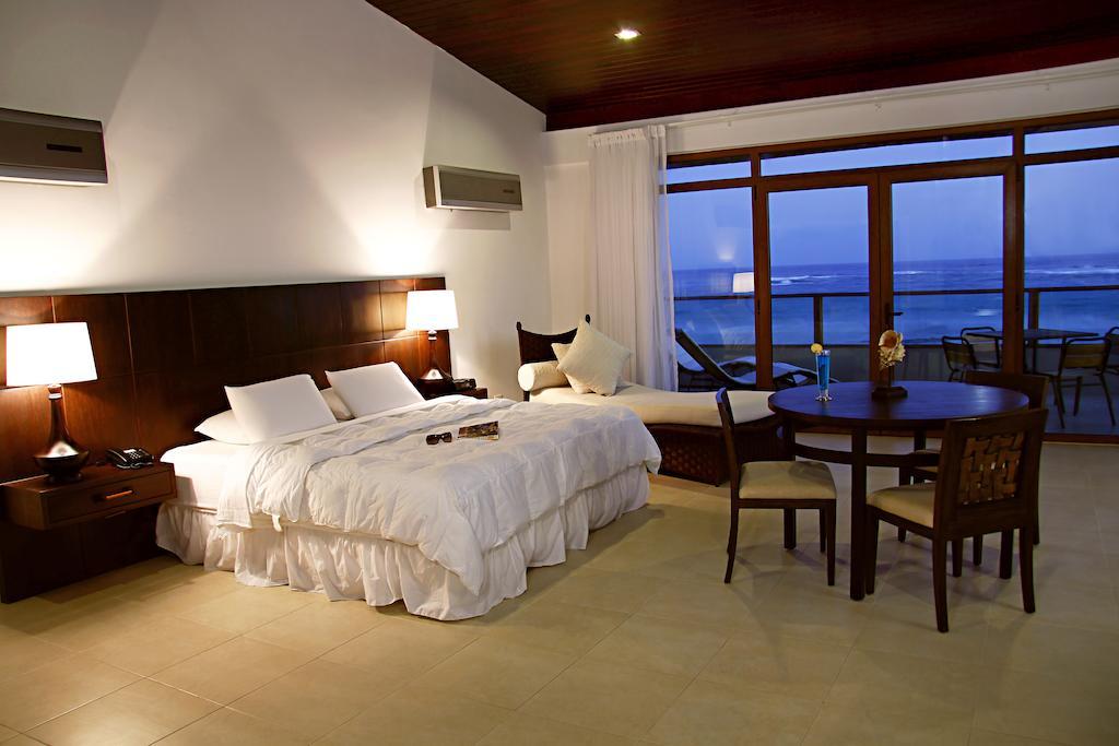 Iguana Crossing Boutique Hotel Puerto Villamil Chambre photo
