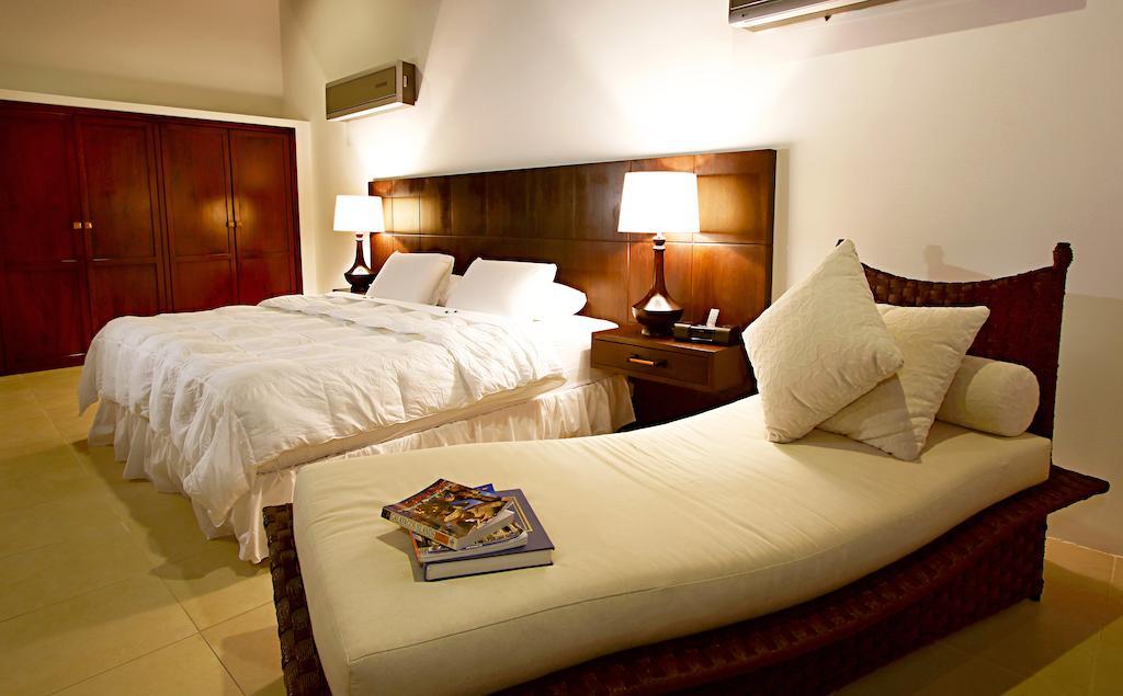 Iguana Crossing Boutique Hotel Puerto Villamil Chambre photo
