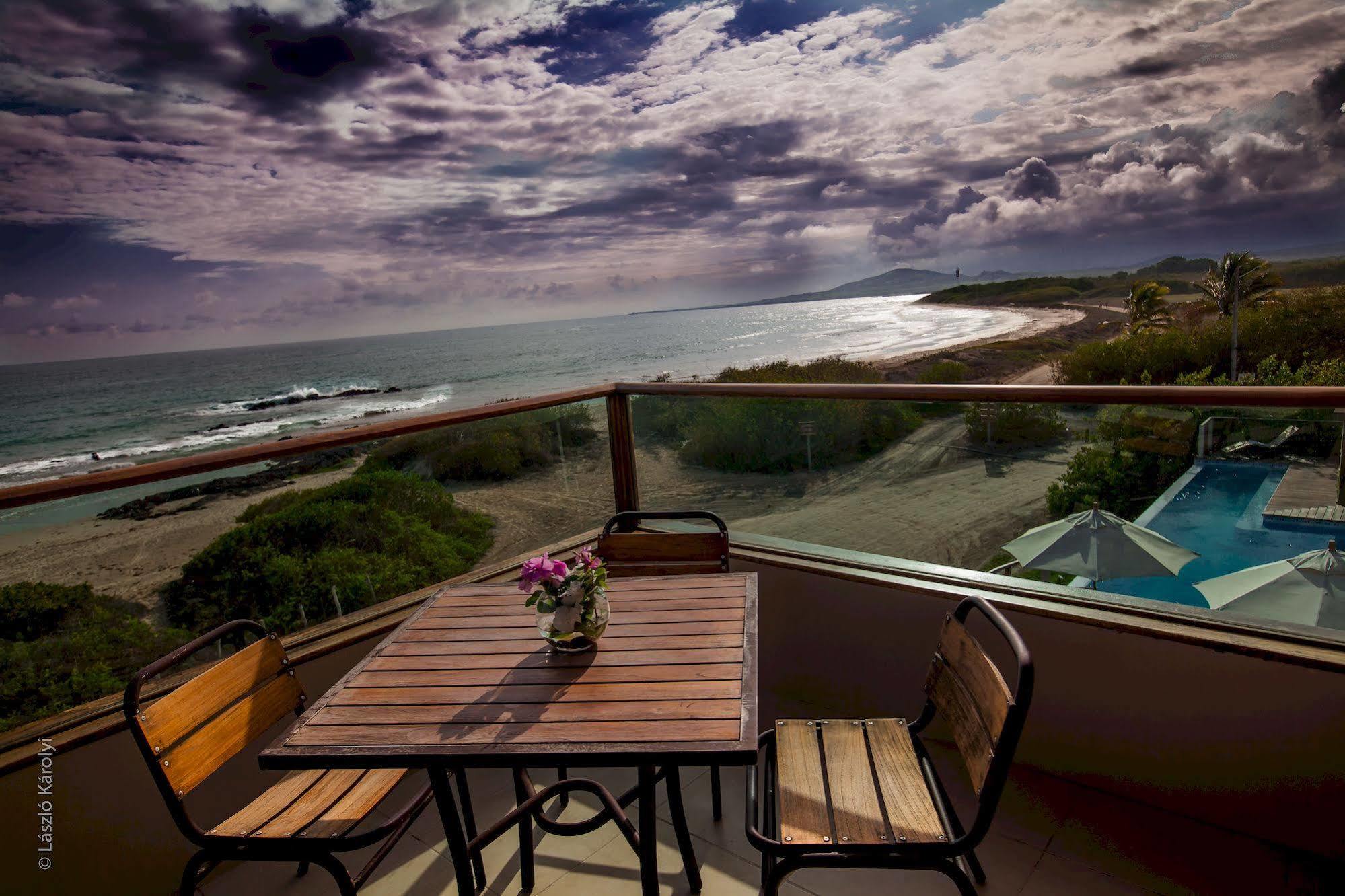 Iguana Crossing Boutique Hotel Puerto Villamil Extérieur photo
